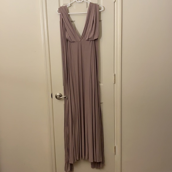 Lulus Dresses & Skirts - Lulu’s Tricks of the Trade Maxi Dress in Taupe. Worn once, excellent condition.